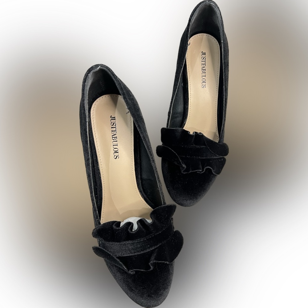 Velour Ruffle Pump - Picture 2 of 8